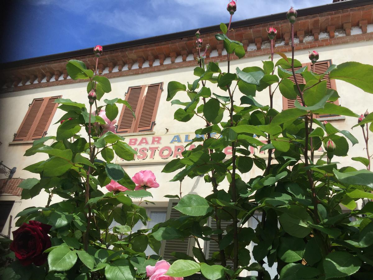 Locanda Italia Serralunga d'Alba Exterior foto